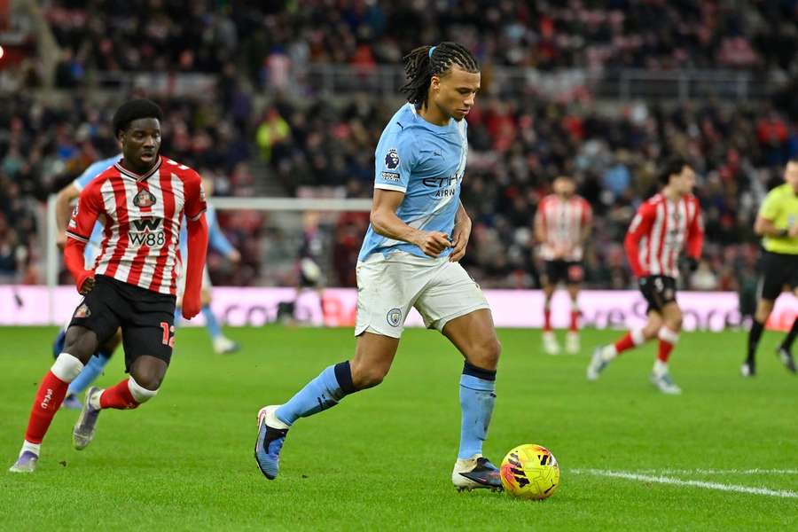Palace express interest in Man City defender Ake