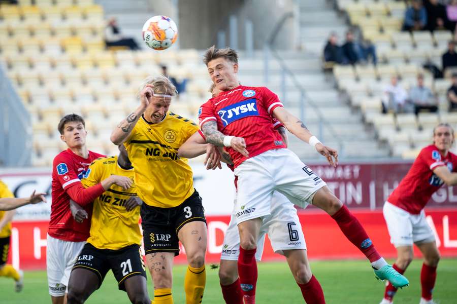 Horsens-chef overvejer at smide forsvarsspiller i angrebet