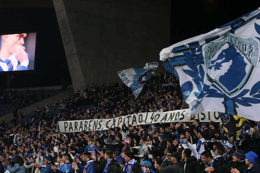 A tarja exibida pelos adeptos do FC Porto