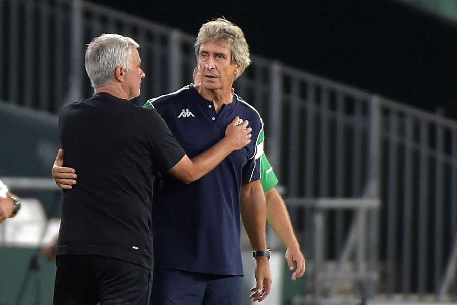 José Mourinho y Manuel Pellegrini, en un amistoso entre el Betis y la Roma José Mourinho y Manuel Pellegrini, en un amistoso entre el Betis y la Roma