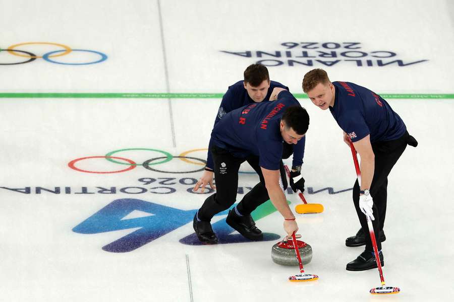 Os britânicos têm um time forte de curling, e ficaram com a prata na Itália