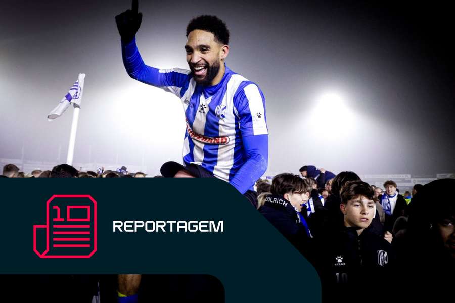 Ravelino Junte, avançado do Quick Boys, festeja a vitória sobre o Heerenveen