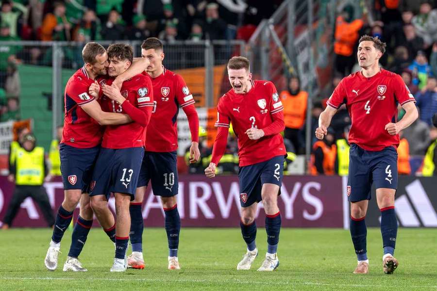 Radost českých fotbalistů z postupu do finále play off o MS 2026.