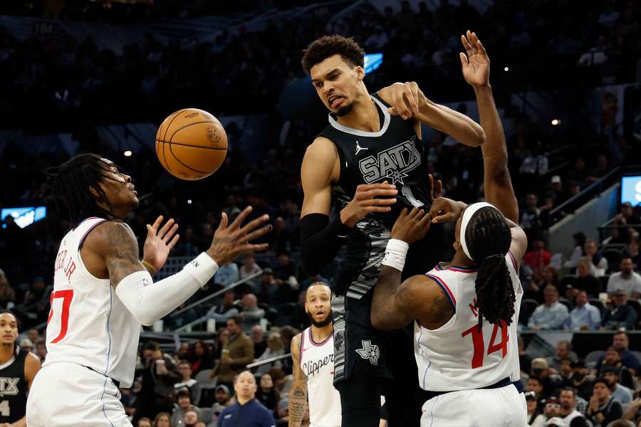 Wembanyama na partida com os Clippers