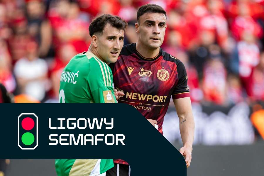 Aleksandar Cirković (po lewej) z Lechii i Carlos Isaac (po prawej) z Widzewa podczas meczu Ekstraklasy.