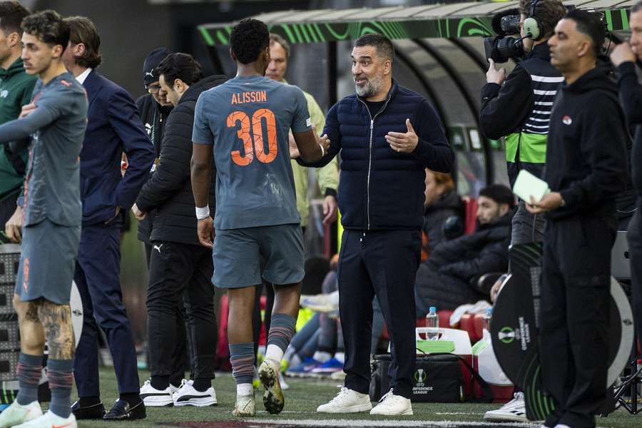 Shakhtar's coach Arda Turan with striker Alison.