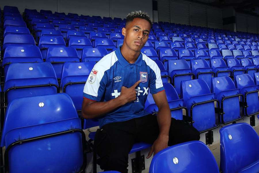 Omari Hutchinson tem cláusula de rescisão de 40 milhões de euros
