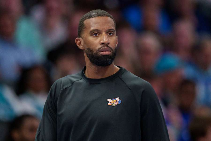 Charles Lee has agreed a new contract with the Charlotte Hornets.