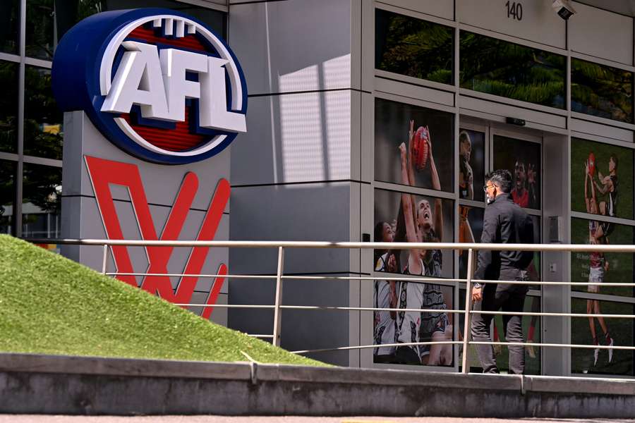 Muchos de los focos apuntan a la sede de la AFL.