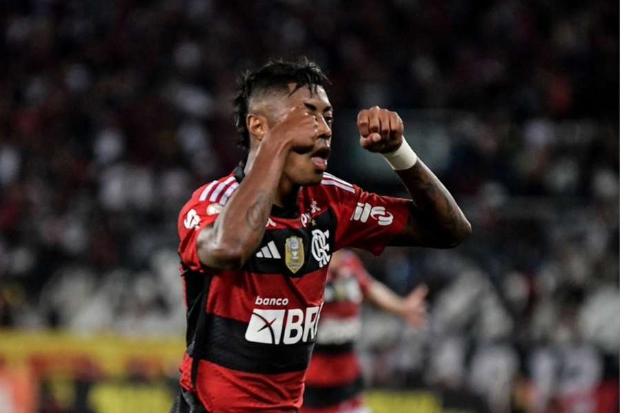 Bruno Henrique fez o gesto do chororô após marcar contra o Botafogo