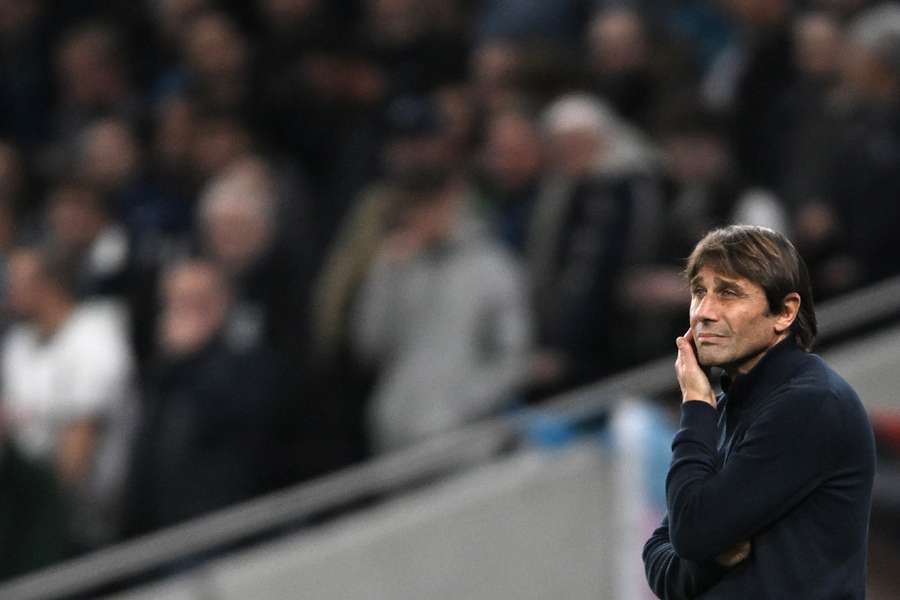 Tottenham-trainer Conte wordt onwel en laat galblaas verwijderen
