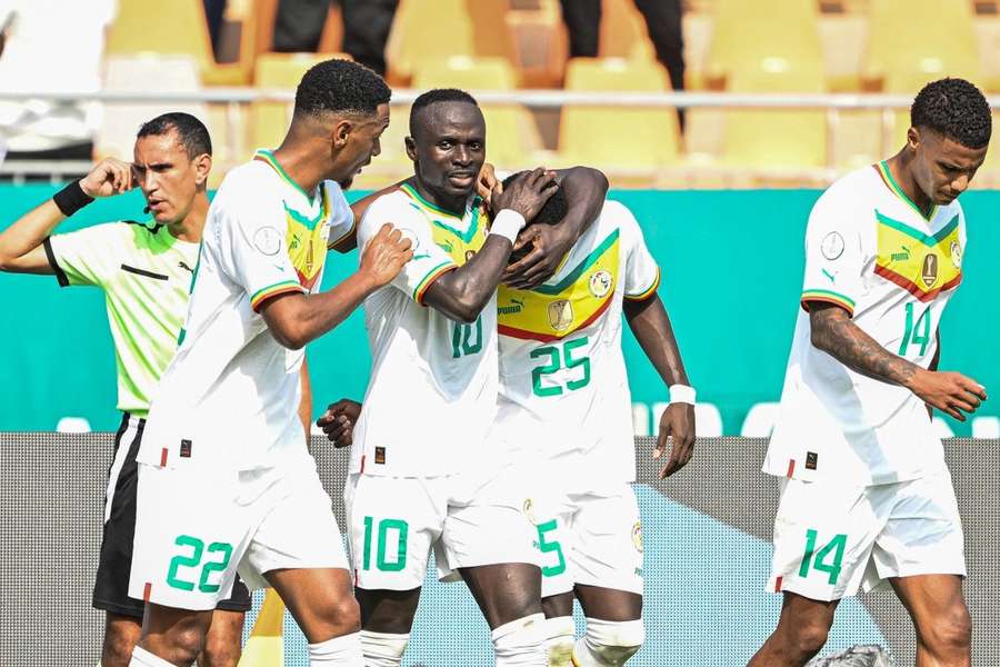 Le Sénégal célèbre le second but de la rencontre.