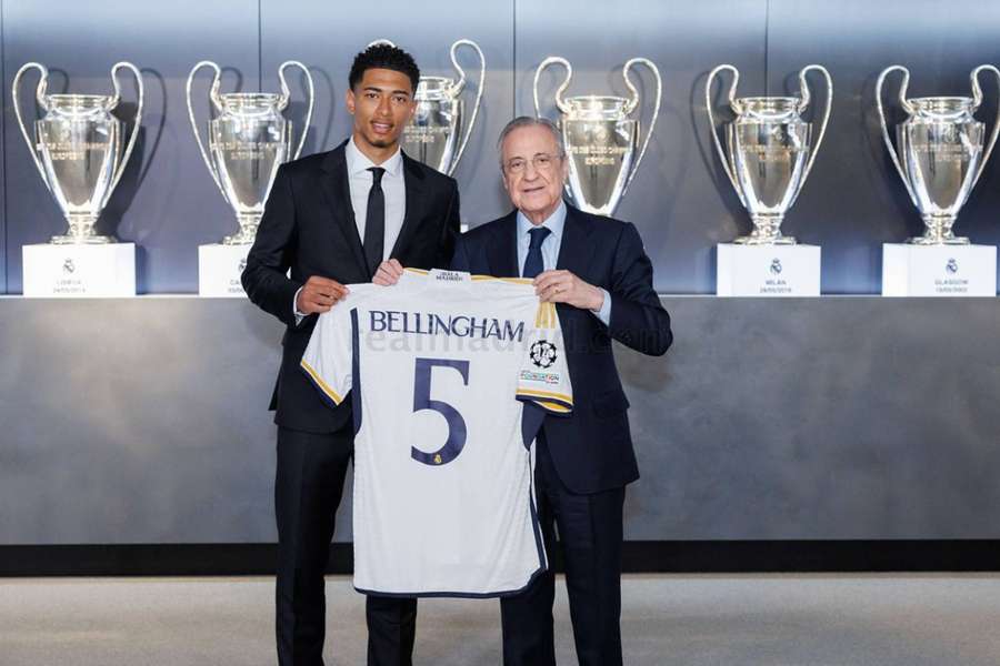 Bellingham con Florentino Pérez el día de su presentación con el Real Madrid