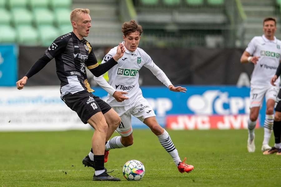 Talentovaný Alexandr Bužek se vrací z Karviné do Slavie. Talentovaný Alexandr Bužek se vrací z Karviné do Slavie.