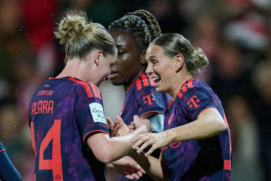 Die Frauen des FC Bayern gewannen zuletzt gegen RB Leipzig. Die Frauen des FC Bayern gewannen zuletzt gegen RB Leipzig.