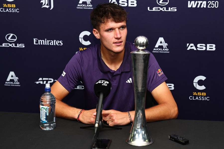 Jakub Menšík na tiskové konferenci po triumfu v Aucklandu.