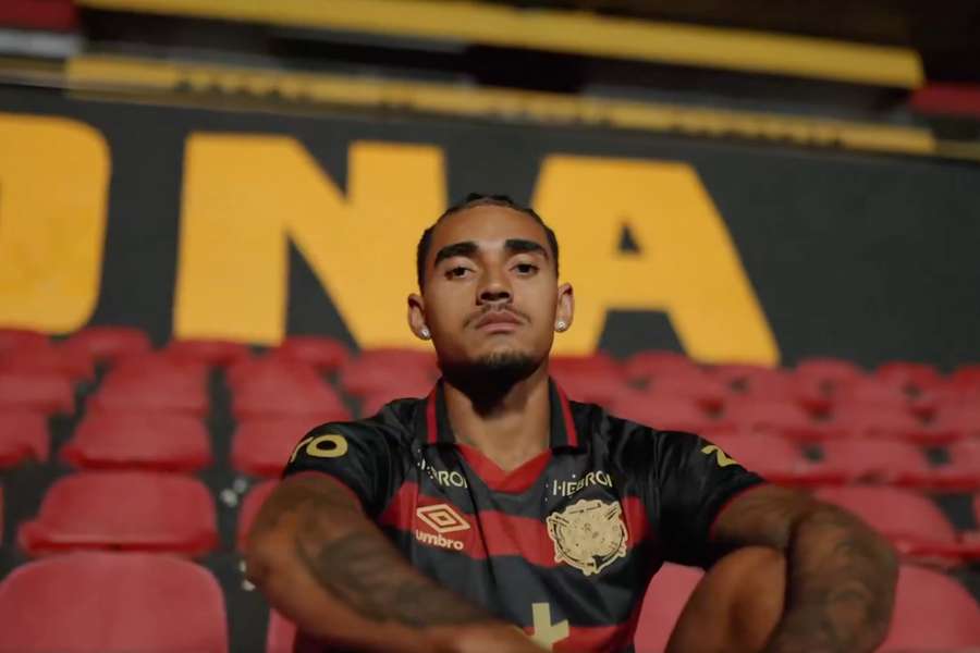 Du Queiroz assina pelo Sport Recife