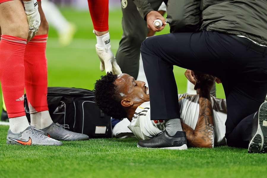 Oficjalnie: Fatalne wieści dla Realu Madryt. Eder Militao wypada z gry na kilka miesięcy Oficjalnie: Fatalne wieści dla Realu Madryt. Eder Militao wypada z gry na kilka miesięcy