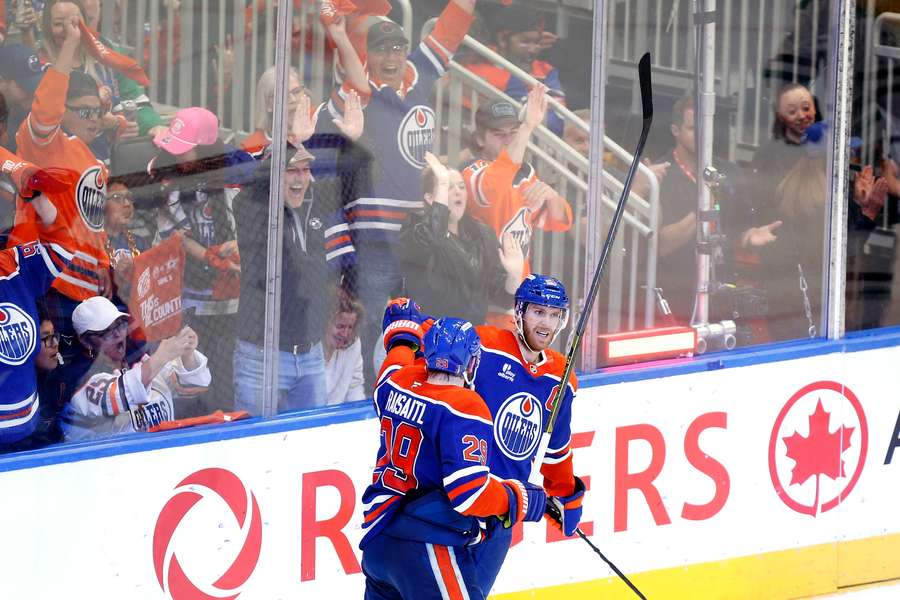 Edmonton sa ujal vedenia v sérii.