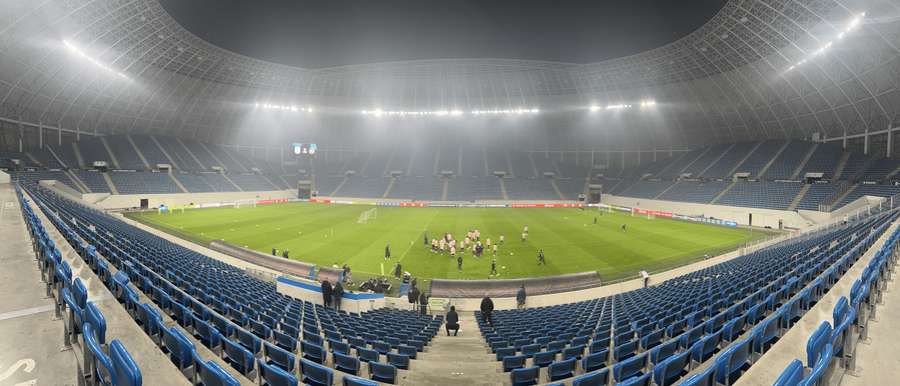 Stadion, kde hraje Universitatea Craiova Stadion, kde hraje Universitatea Craiova