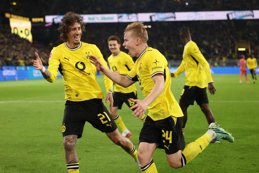 Fábio Silva festeja com Svensson Fábio Silva festeja com Svensson