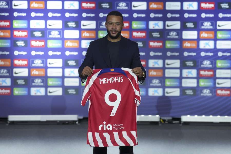 Memphis Depay tijdens zijn presentatie