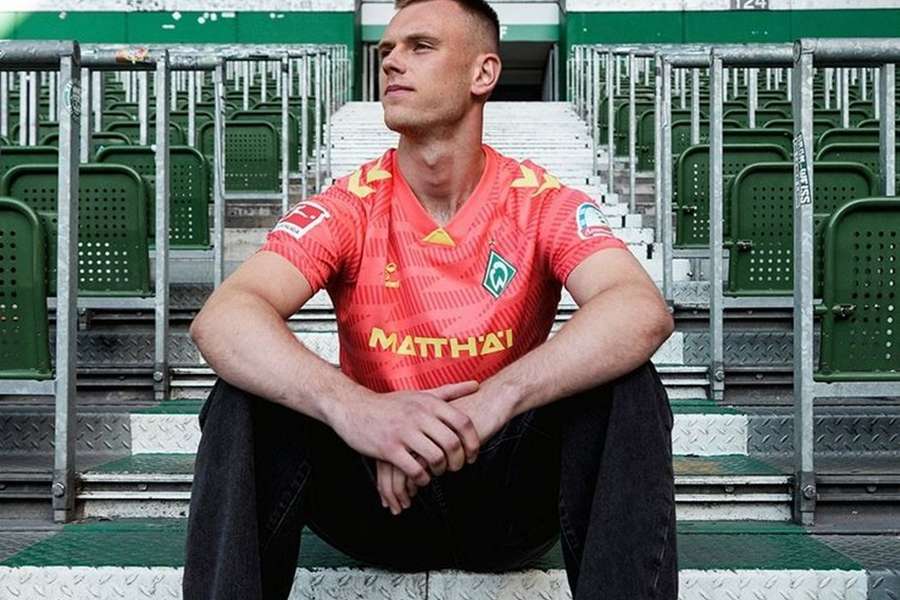 DONE DEAL: Werder Bremen sign Arsenal goalkeeper Hein