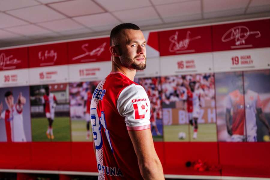 Slavia na poslední chvíli získala vysněnou posilu. Baníku za Prekopa pošle své hráče