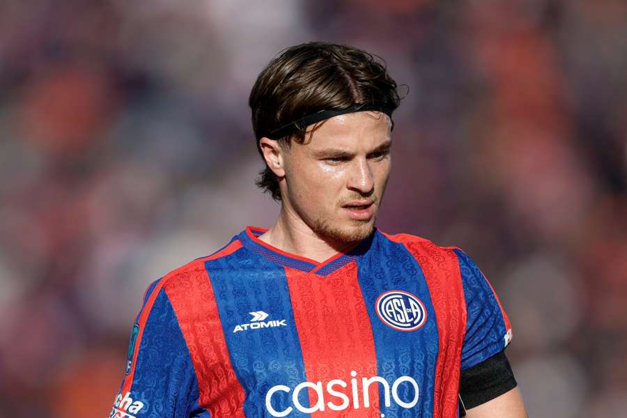 San Lorenzo no saca la cabeza San Lorenzo no saca la cabeza