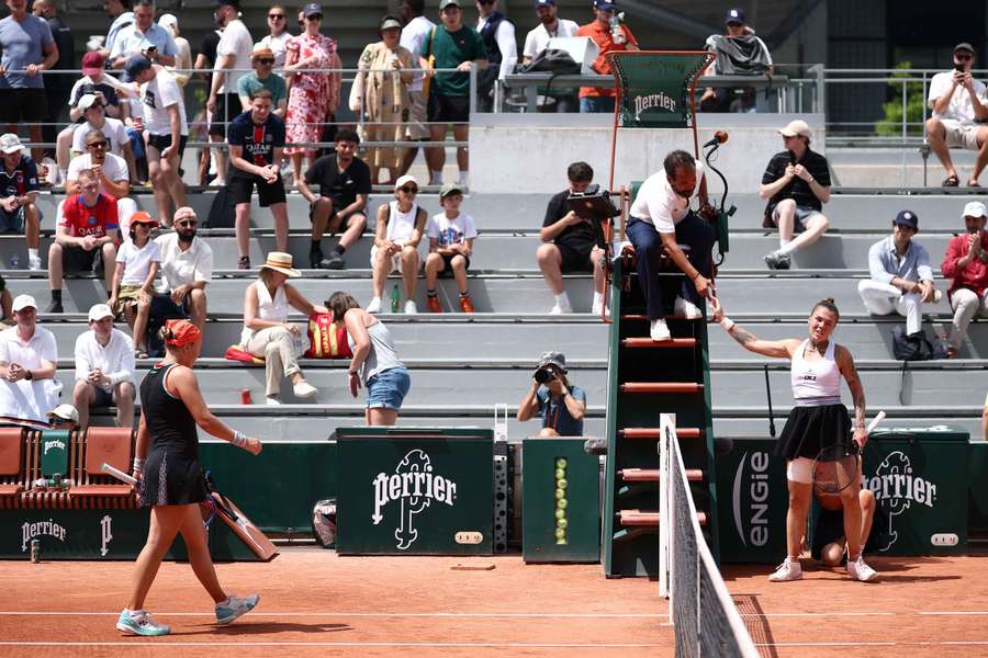 Diana Shnaider and Oleksandra Oliynykova after the match
