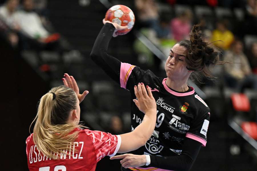 Ester Somaza lanza a puerta ante Paulina Usinowicz