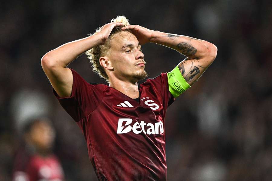 Karabec své šance v derby neproměnil. Karabec své šance v derby neproměnil.