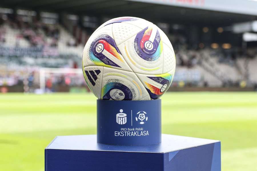 Wsparcie dla graczy i sędziów. Adidas Konektis Pro oficjalną piłką PKO BP Ekstraklasy w sezonie 2025/26