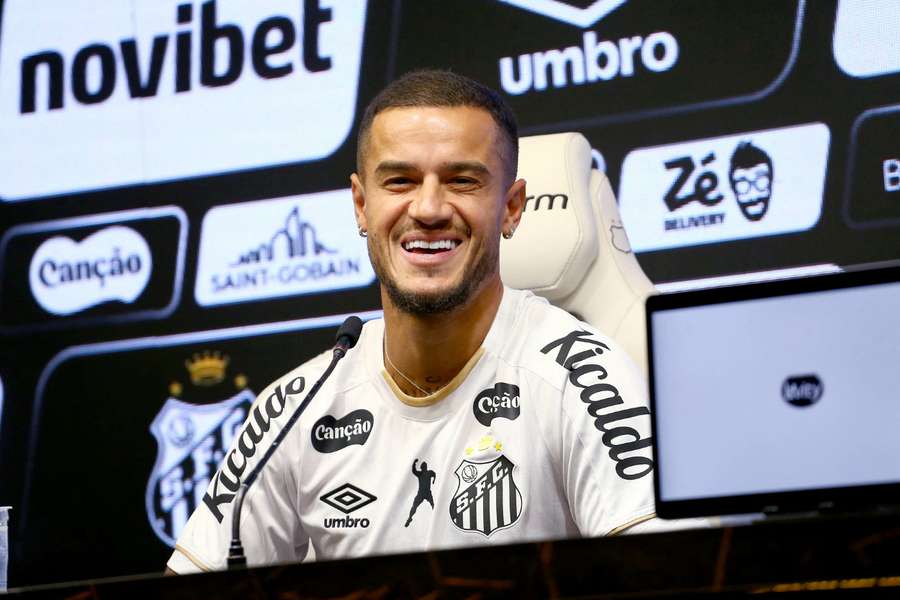 Coutinho foi apresentado no Santos Coutinho foi apresentado no Santos