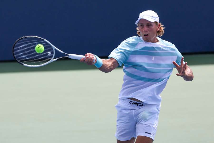 Emil Ruusuvuori in action against Alexei Popyrin
