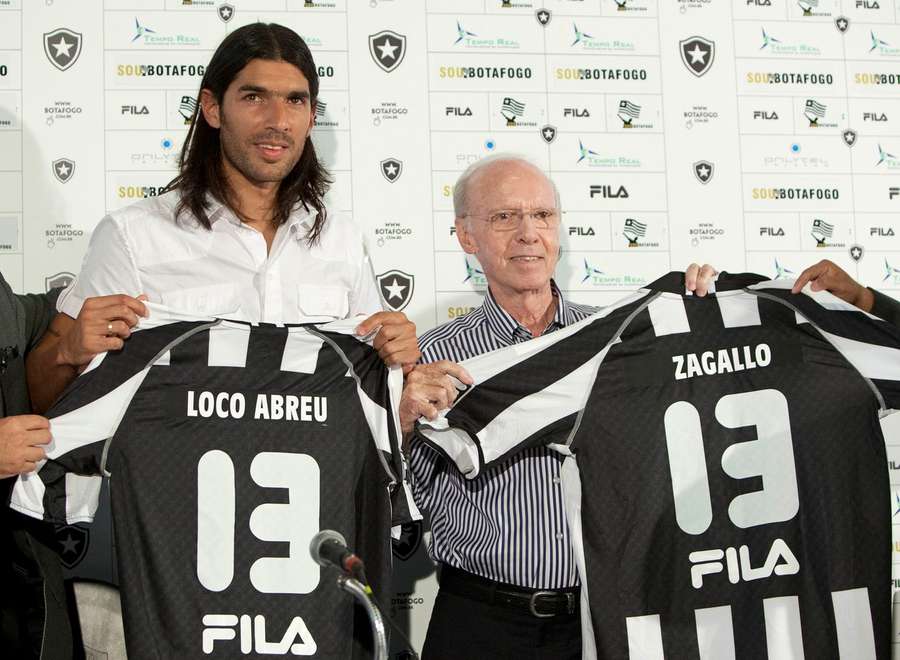 Numprul 13 al lui Zagallo a fost amintit la prezentarea lui Loco Abreu la Botafogo în 2010