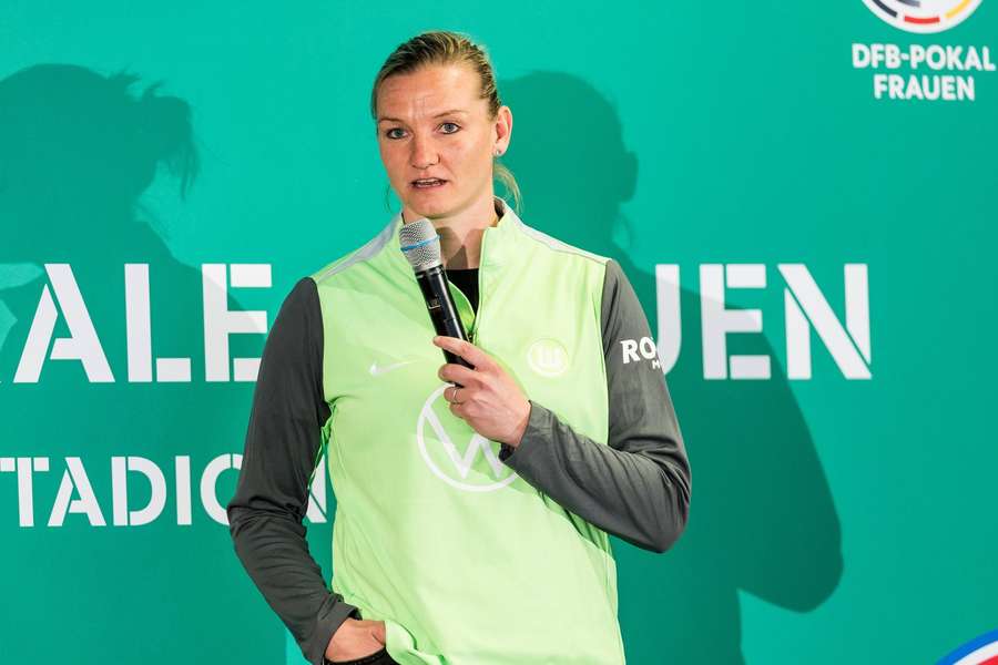 Aus Sicht von Alexandra Popp ist dem Männerfußball "die Liebe zum Sport" verloren gegangen