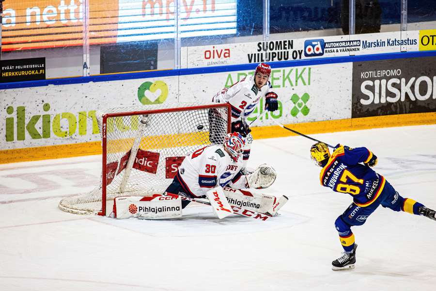 Michal Kovařčík ani gólem nezabránil prohře s Helsinkami 2:6.