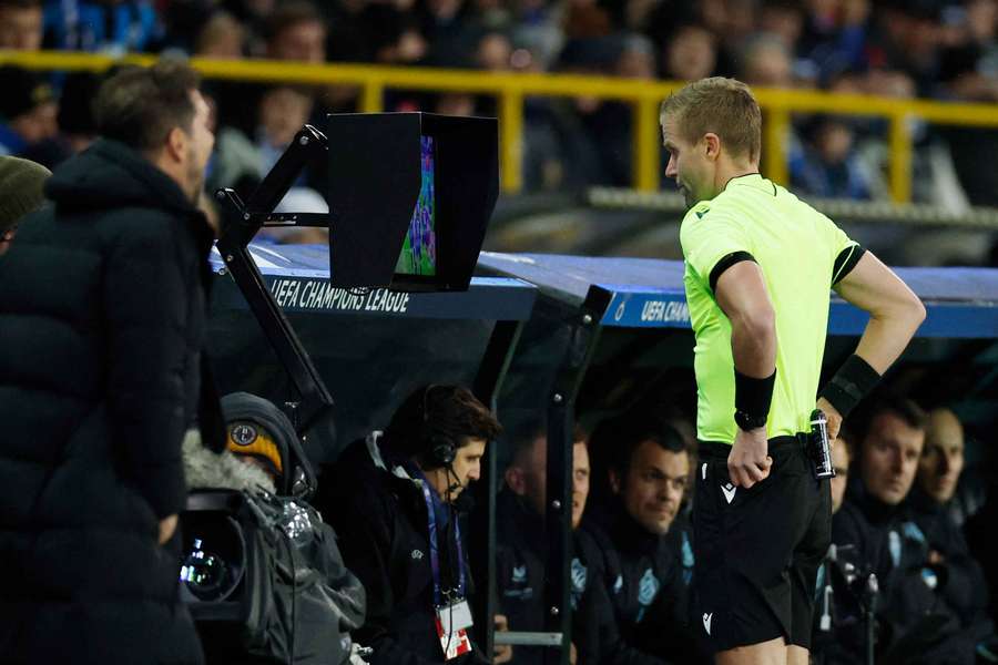 Glenn Nyberg arbitrou a receção do Club Brugge ao Atletico de Madrid Glenn Nyberg arbitrou a receção do Club Brugge ao Atletico de Madrid