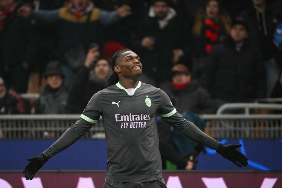 Rafael Leão esulta dopo il gol segnato al Girona
