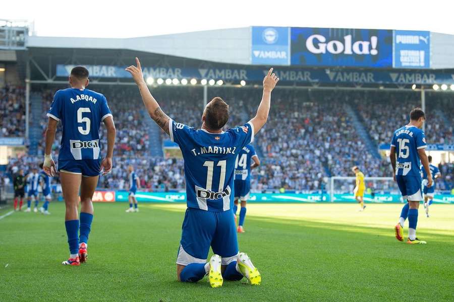 Toni Martínez tem sido feliz nos primeiros jogos pelo Alavés