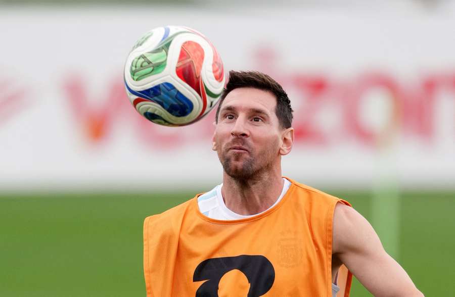 Messi em treino da Argentina nesta sexta (26)