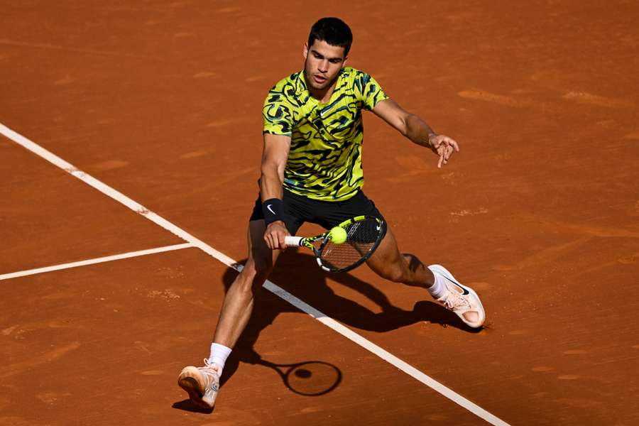 Carlos Alcaraz avançou para as meias-finais em Barcelona