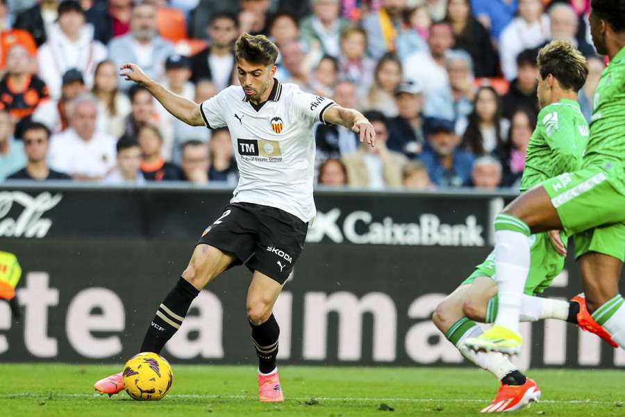 Alberto Marí, durante un partido con el Valencia antes de su ciclo de cesiones Alberto Marí, durante un partido con el Valencia antes de su ciclo de cesiones
