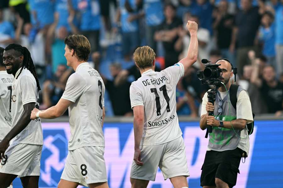 De Bruyne celebrates his goal