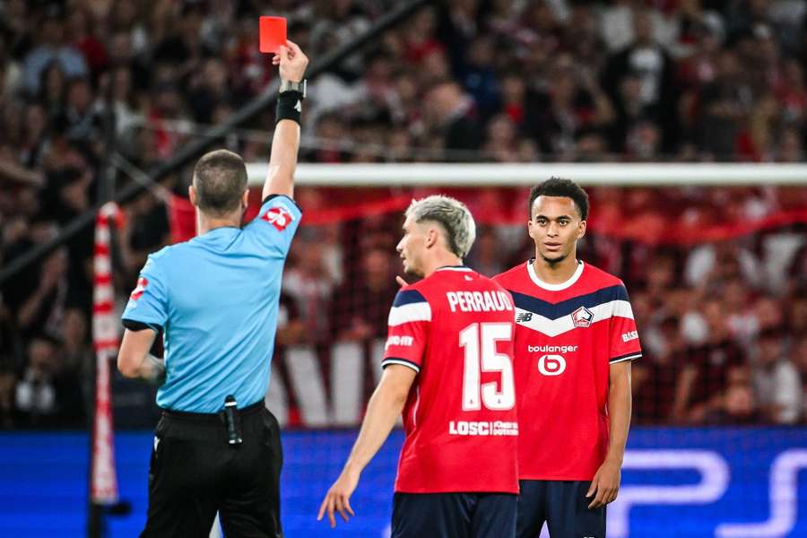 Ethan Mbappé został wyrzucony z boiska. Ethan Mbappé został wyrzucony z boiska.