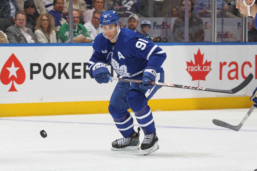 John Tavares dei Toronto Maple Leafs in azione