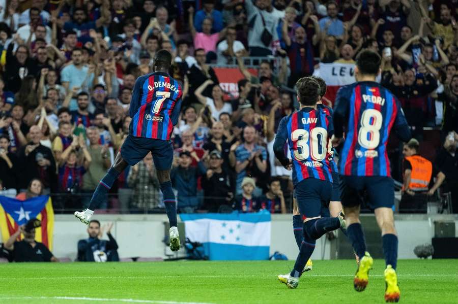 Dembélé pri oslave otváracieho gólu.