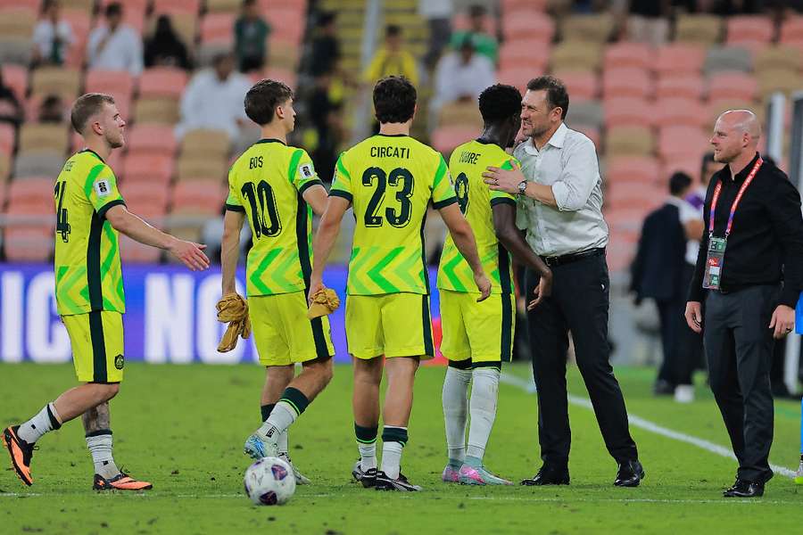 Popovic consoles players