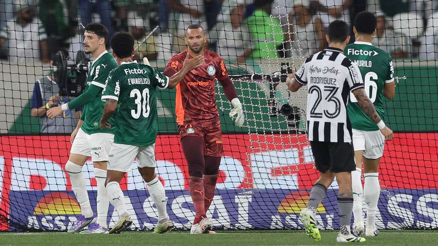Palmeiras segurou o resultado no Nilton Santos Palmeiras segurou o resultado no Nilton Santos